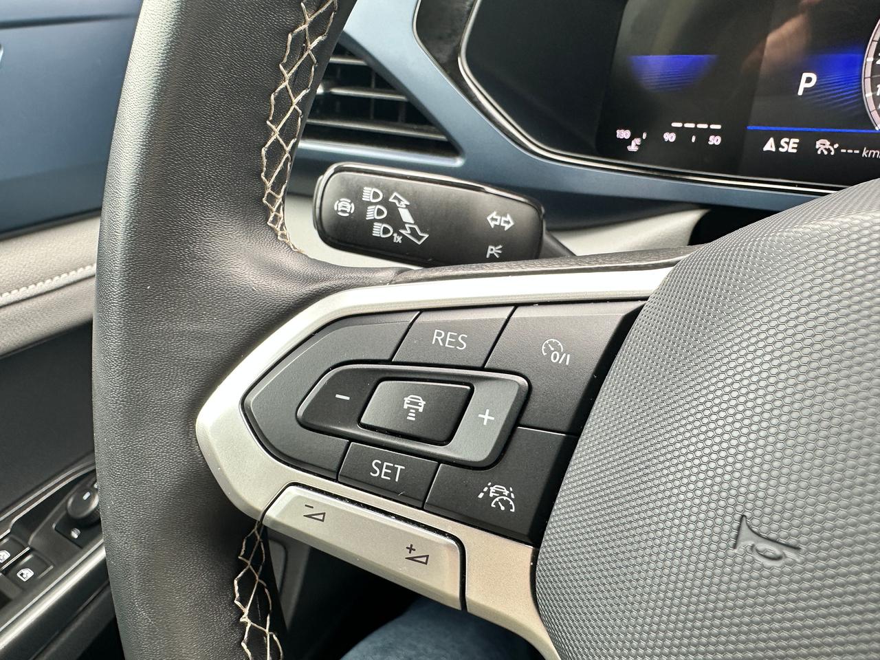 2024 Volkswagen Taos Comfortline HTD-Cloth Panoroof XM CarPlay RearCam Photo