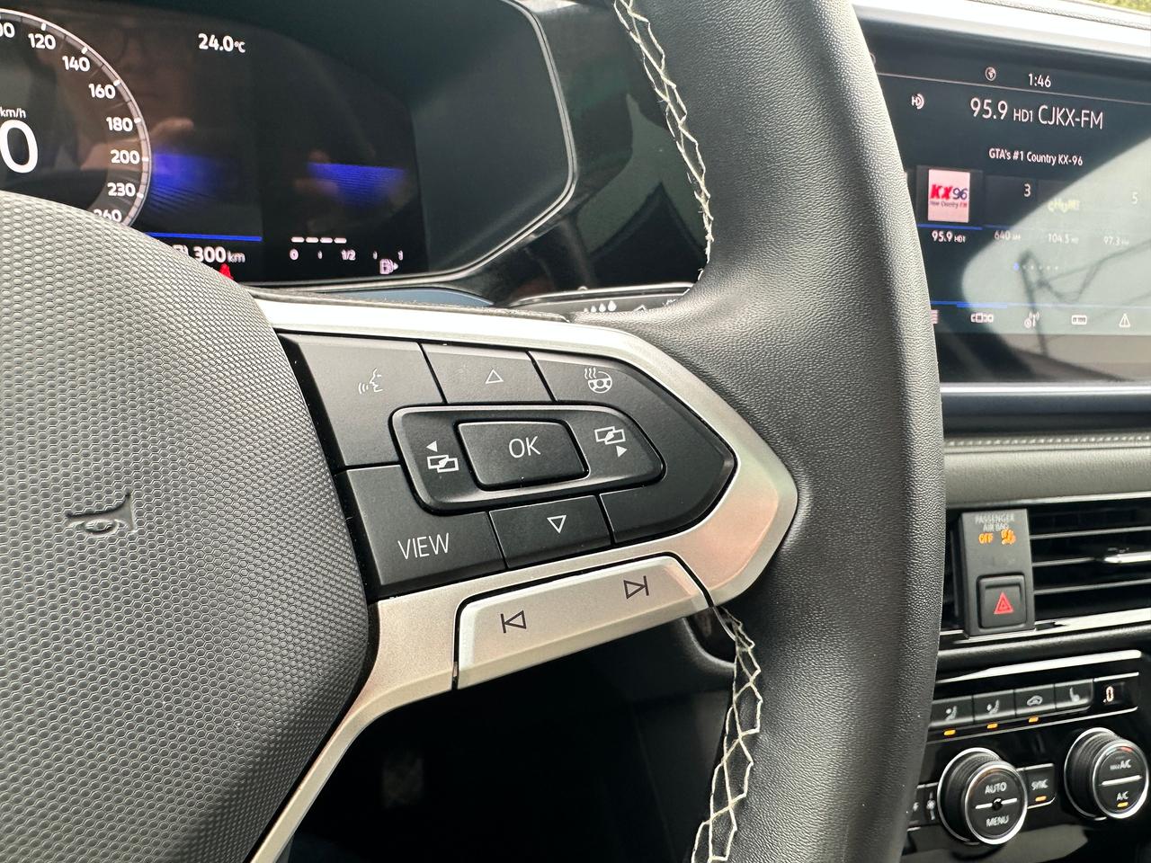 2024 Volkswagen Taos Comfortline HTD-Cloth Panoroof XM CarPlay RearCam Photo