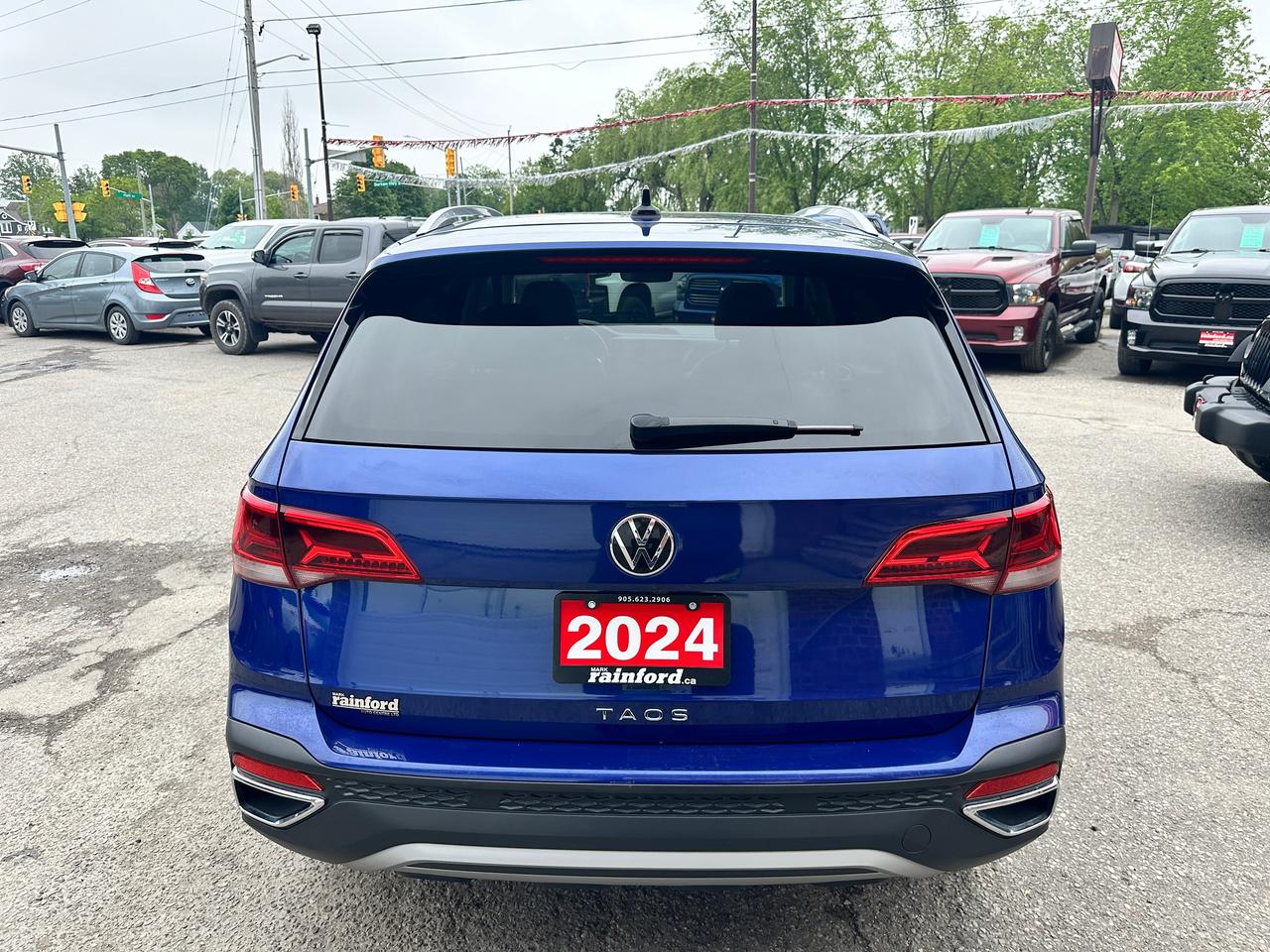 2024 Volkswagen Taos Comfortline HTD-Cloth Panoroof XM CarPlay RearCam Photo