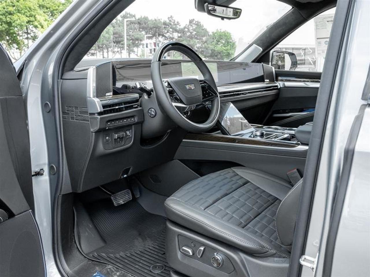 2026 Cadillac Escalade Platinum Sport Photo