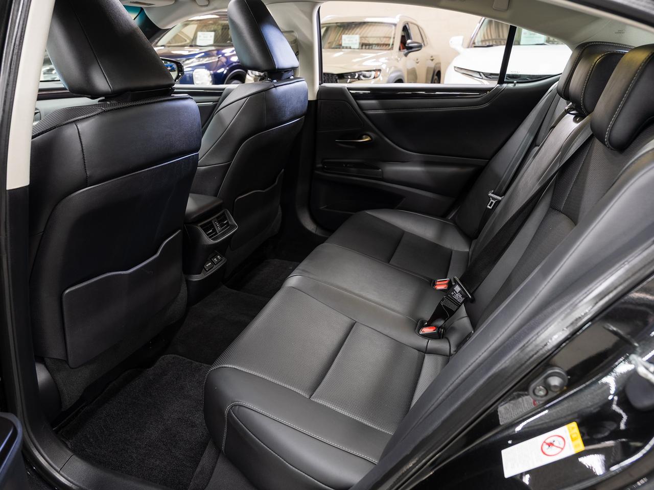 2019 Lexus ES 350 LUXURY | Nav | Sunroof | Leather | CarPlay Photo
