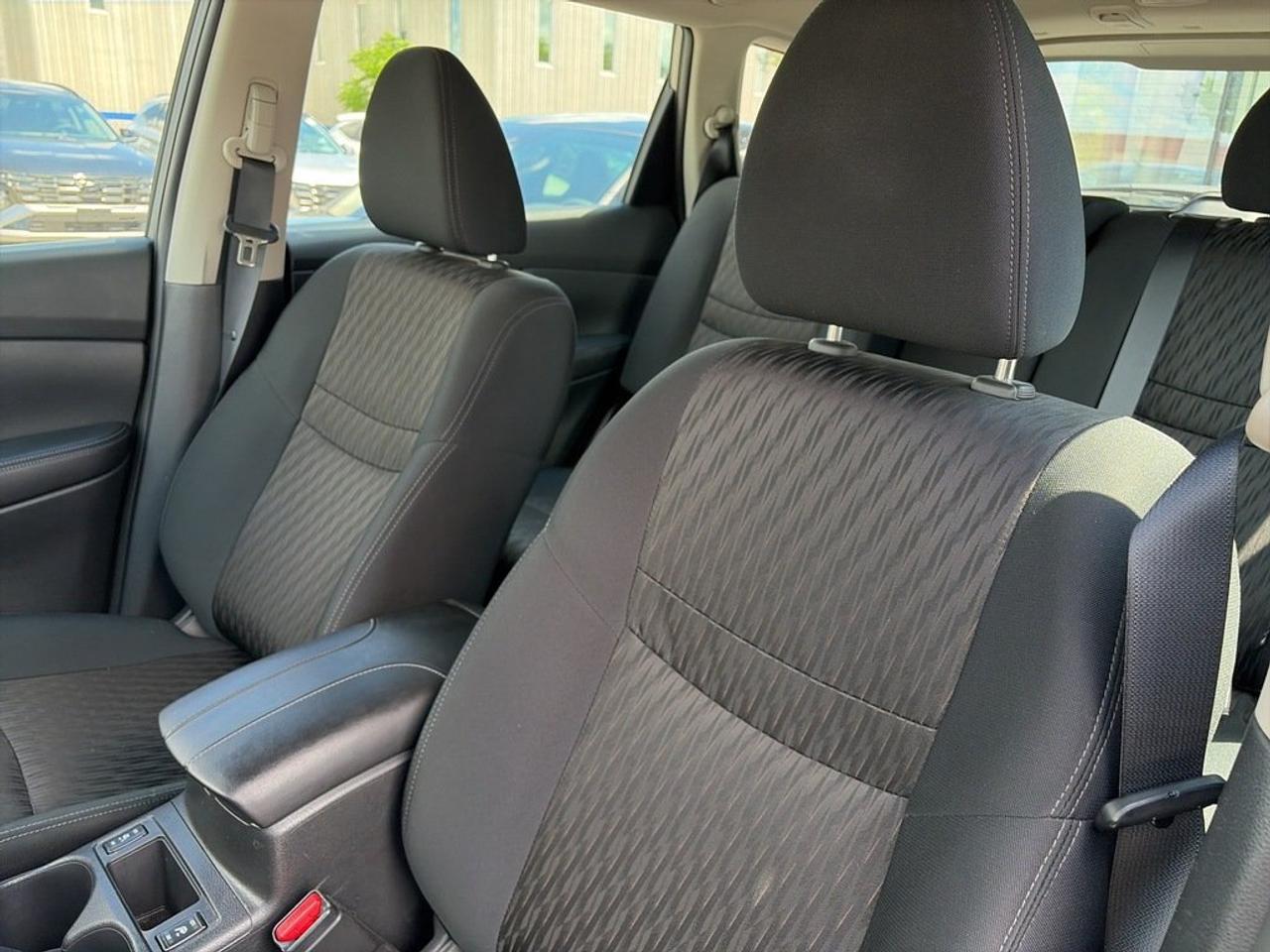 2018 Nissan Rogue S AWD CVT Photo