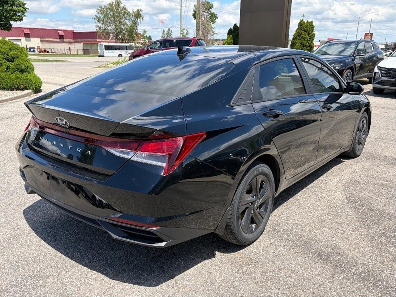 2022 Hyundai Elantra Sedan Preferred IVT Photo