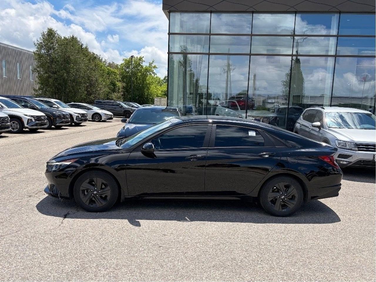 2022 Hyundai Elantra Sedan Preferred IVT Photo