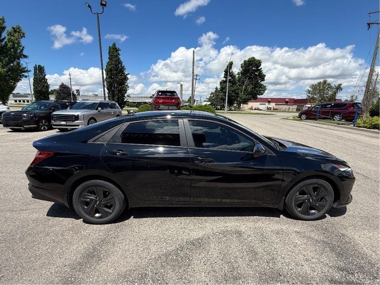 2022 Hyundai Elantra Sedan Preferred IVT Photo