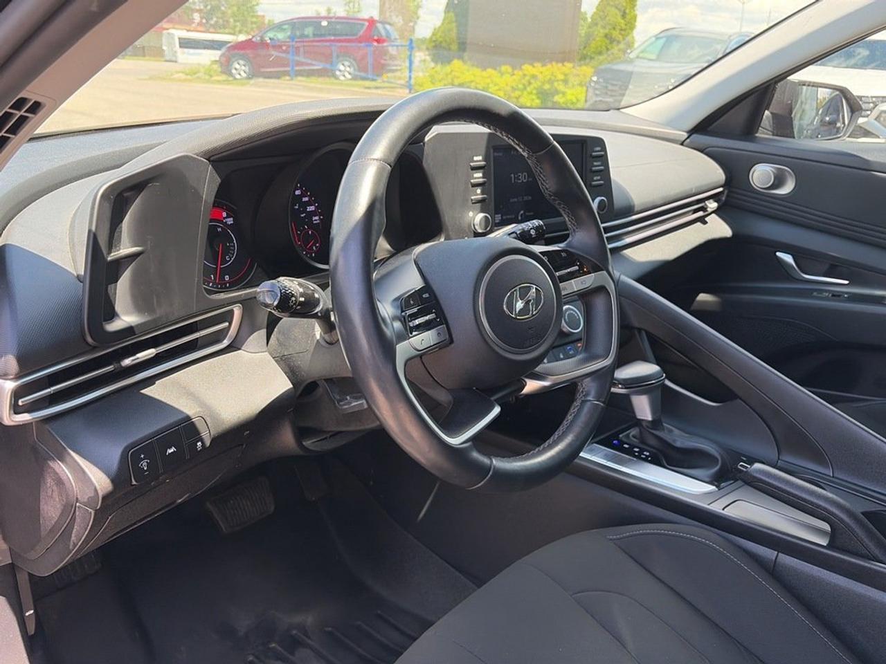 2022 Hyundai Elantra Sedan Preferred IVT Photo