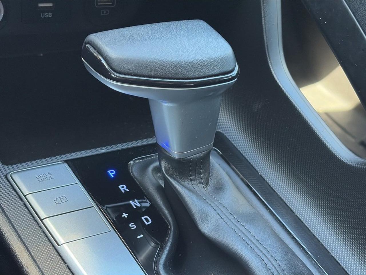 2022 Hyundai Elantra Sedan Preferred IVT Photo