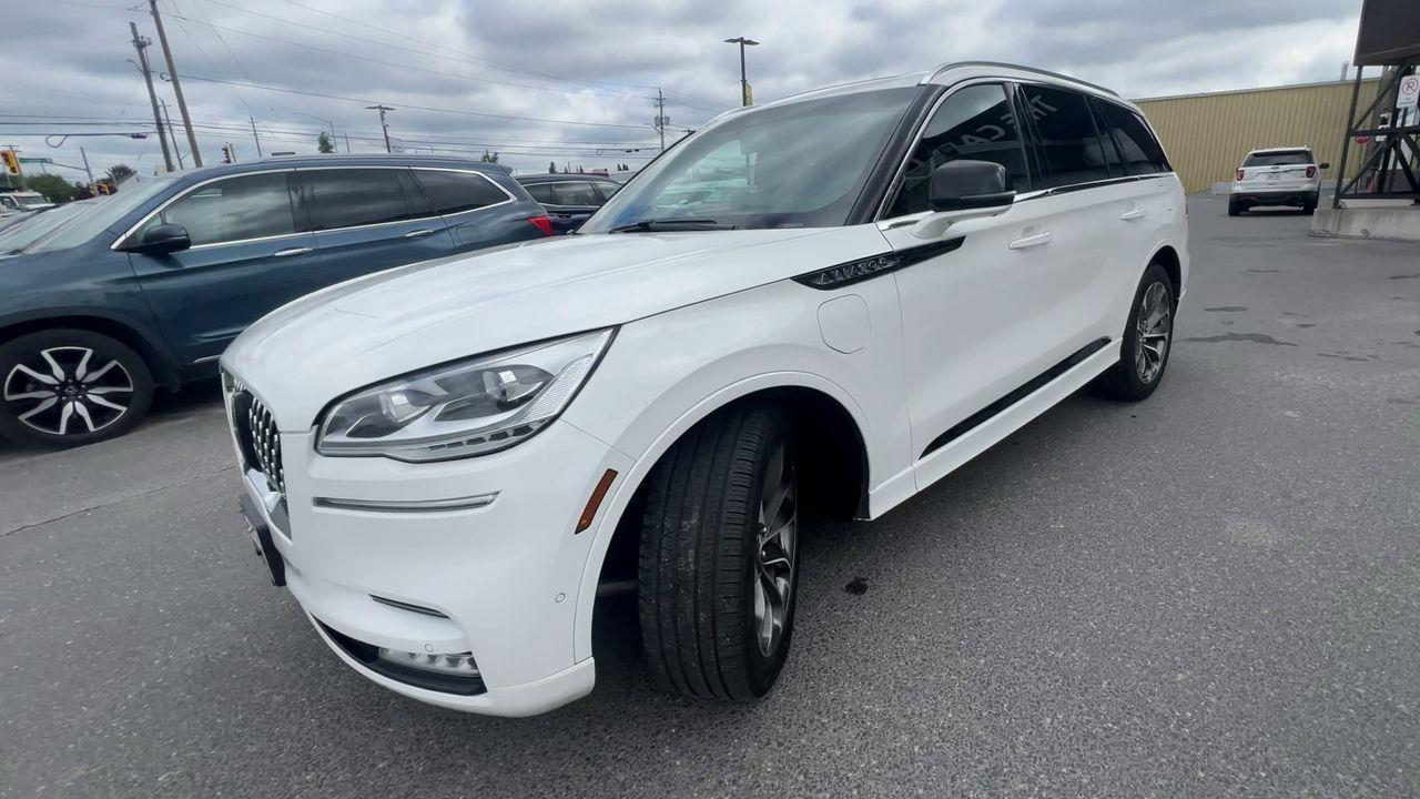 2023 Lincoln Aviator Grand Touring AWD, 6 PASSENGER, MOONROOF, HEATED/COOLED SEATS, BACK UP CAM, NAV, POWER LIFTGATE!! Photo