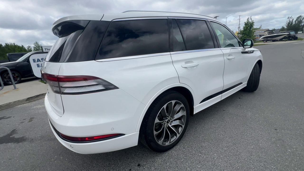 2023 Lincoln Aviator Grand Touring AWD, 6 PASSENGER, MOONROOF, HEATED/COOLED SEATS, BACK UP CAM, NAV, POWER LIFTGATE!! Photo