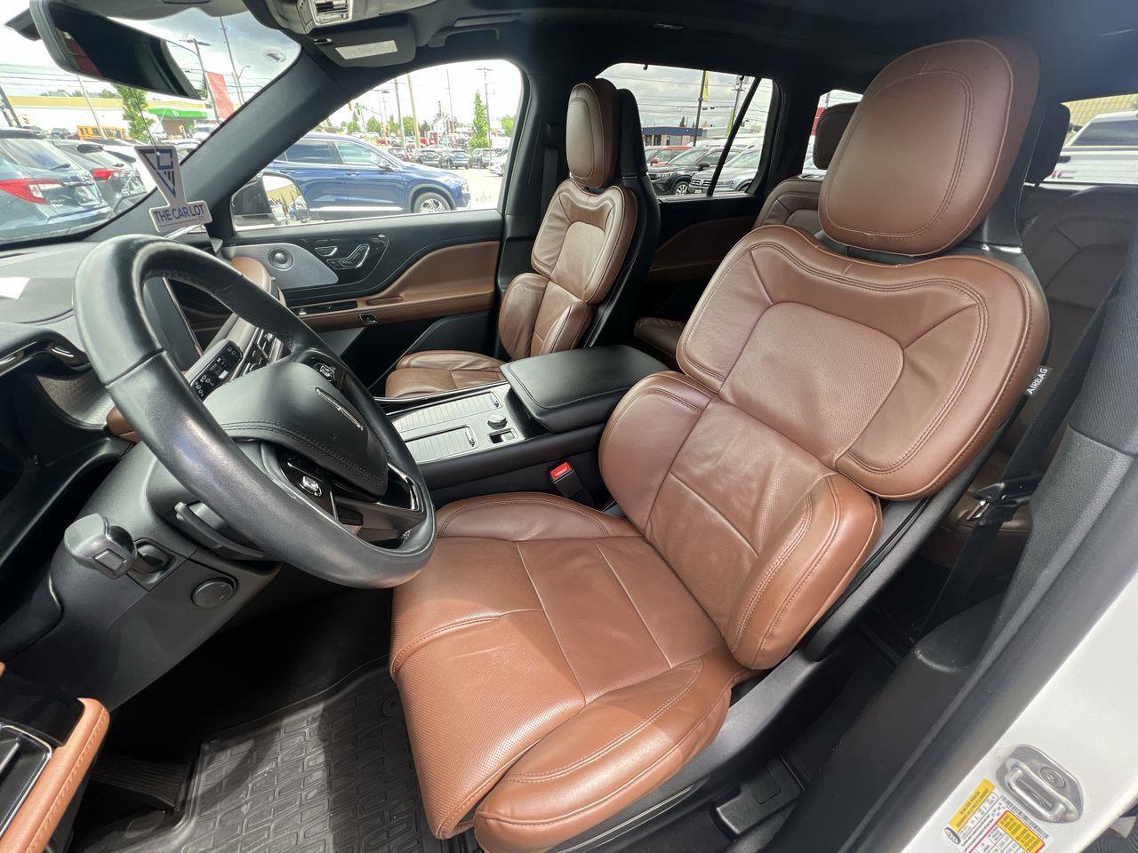 2023 Lincoln Aviator Grand Touring AWD, 6 PASSENGER, MOONROOF, HEATED/COOLED SEATS, BACK UP CAM, NAV, POWER LIFTGATE!! Photo