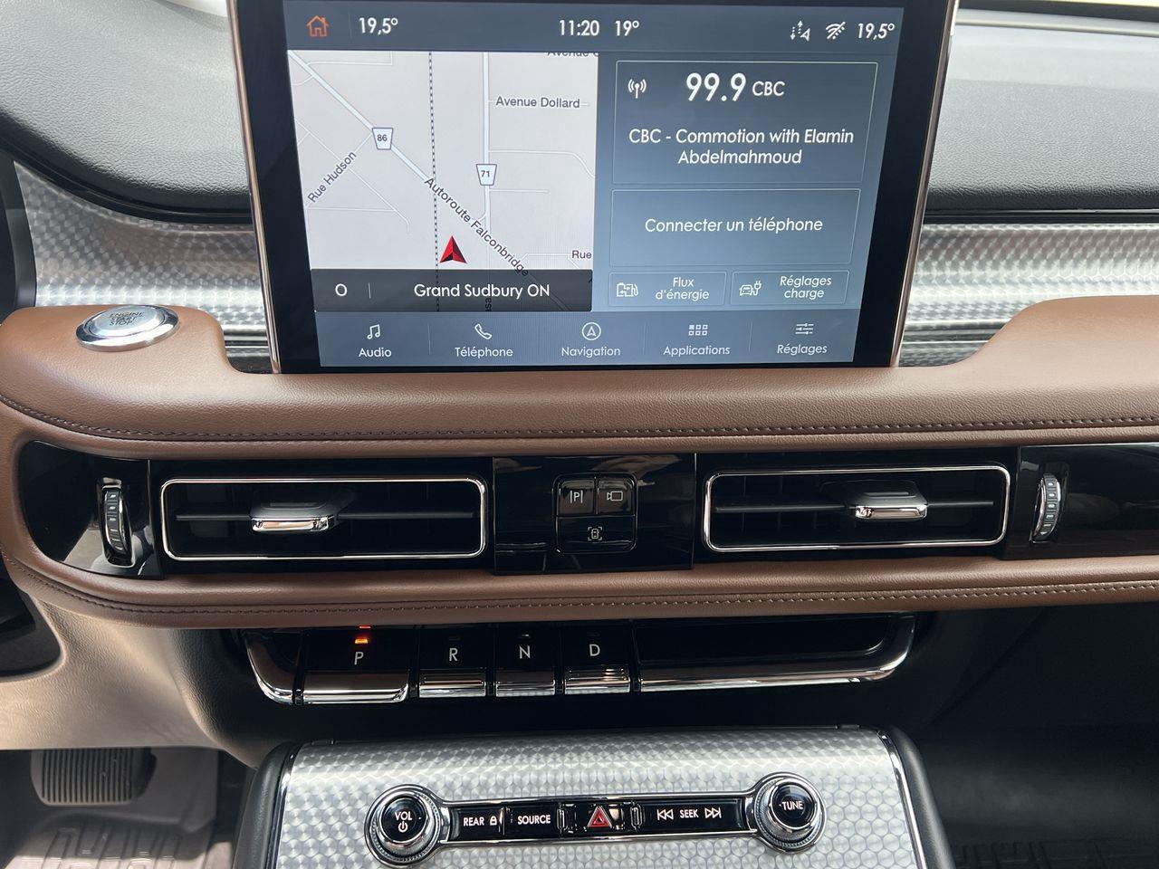 2023 Lincoln Aviator Grand Touring AWD, 6 PASSENGER, MOONROOF, HEATED/COOLED SEATS, BACK UP CAM, NAV, POWER LIFTGATE!! Photo