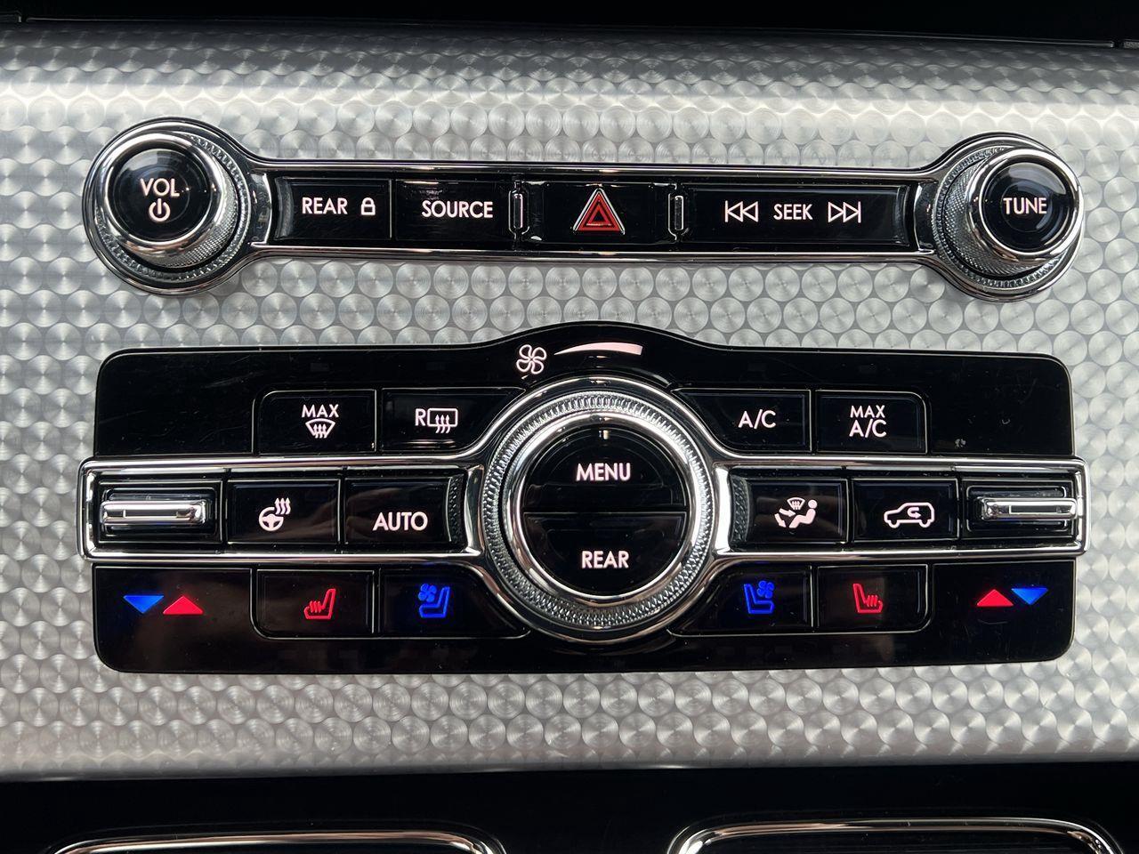 2023 Lincoln Aviator Grand Touring AWD, 6 PASSENGER, MOONROOF, HEATED/COOLED SEATS, BACK UP CAM, NAV, POWER LIFTGATE!! Photo