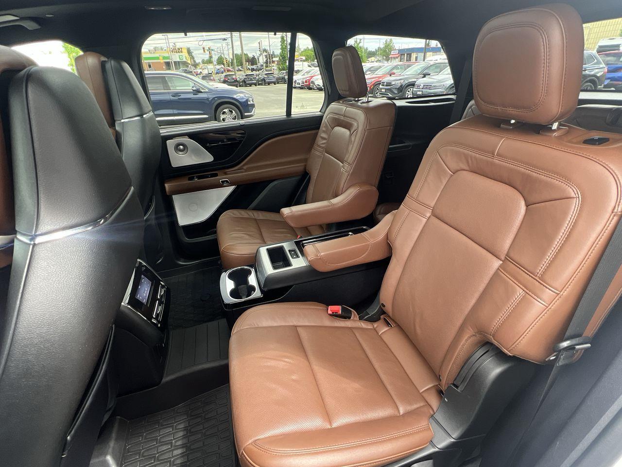 2023 Lincoln Aviator Grand Touring AWD, 6 PASSENGER, MOONROOF, HEATED/COOLED SEATS, BACK UP CAM, NAV, POWER LIFTGATE!! Photo