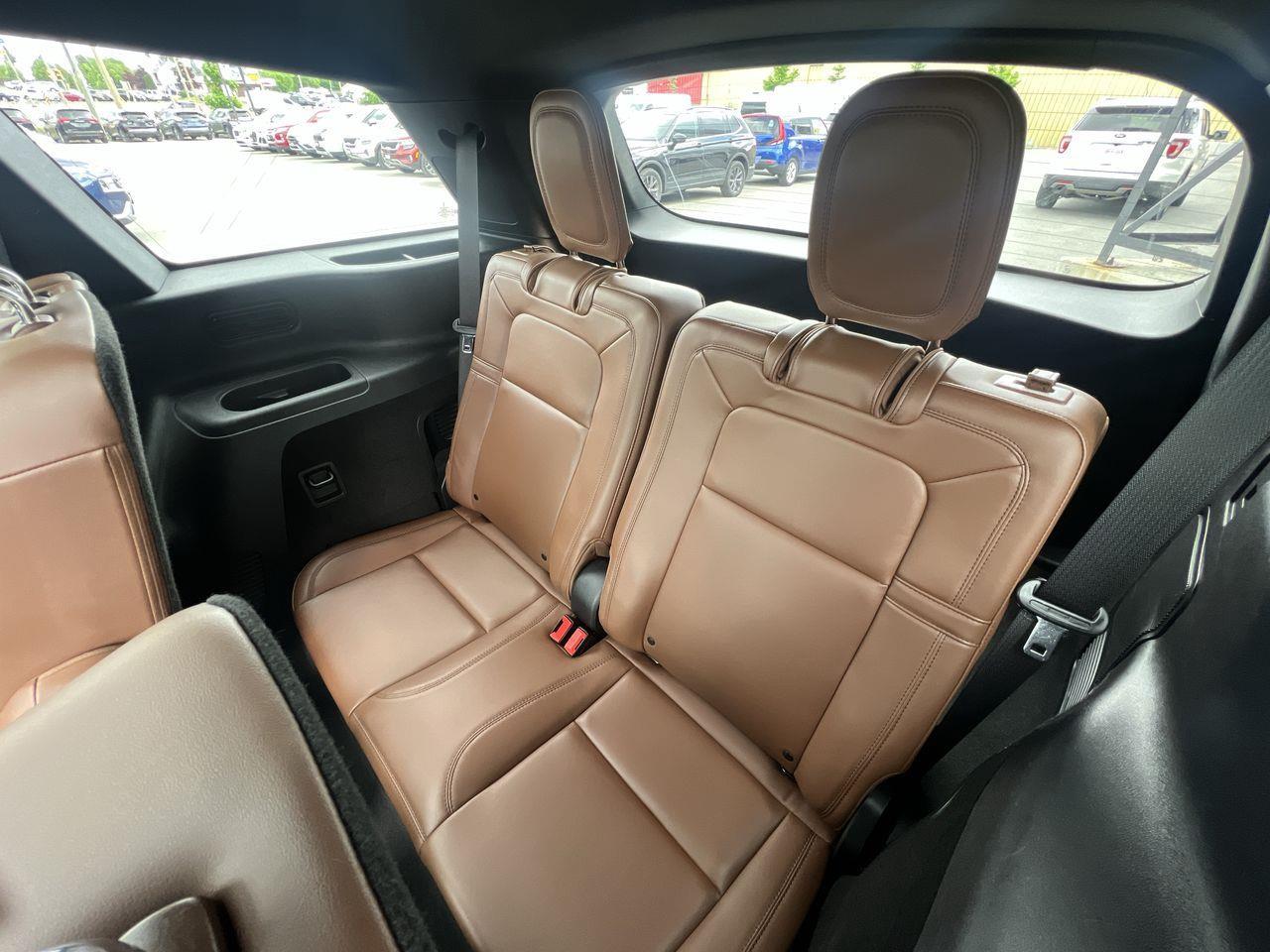 2023 Lincoln Aviator Grand Touring AWD, 6 PASSENGER, MOONROOF, HEATED/COOLED SEATS, BACK UP CAM, NAV, POWER LIFTGATE!! Photo