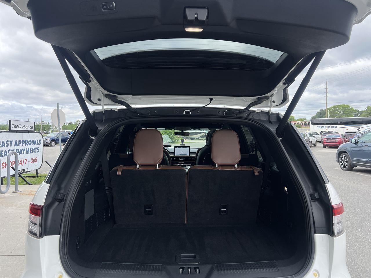 2023 Lincoln Aviator Grand Touring AWD, 6 PASSENGER, MOONROOF, HEATED/COOLED SEATS, BACK UP CAM, NAV, POWER LIFTGATE!! Photo
