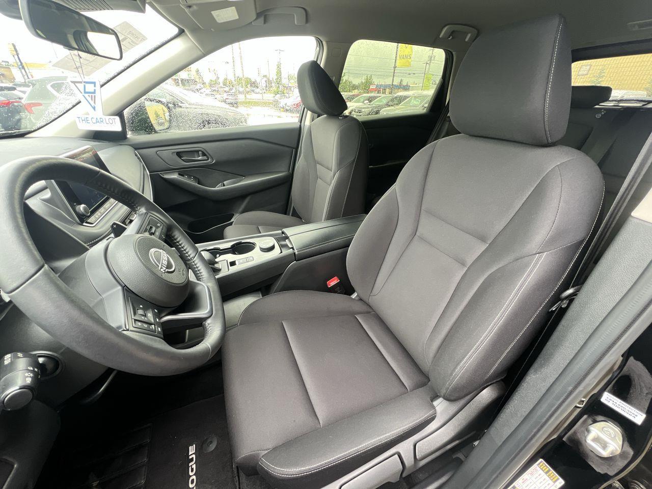 2024 Nissan Rogue AWD, SIRIUS XM, BACK UP CAM, HEATED SEATS, HEATED STEERING WHEEL!! Photo