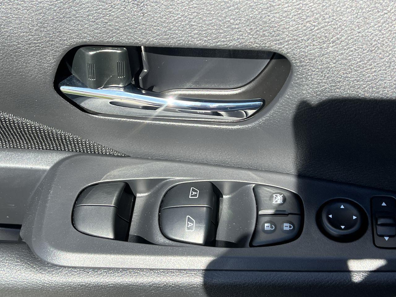 2024 Nissan Kicks SV Photo