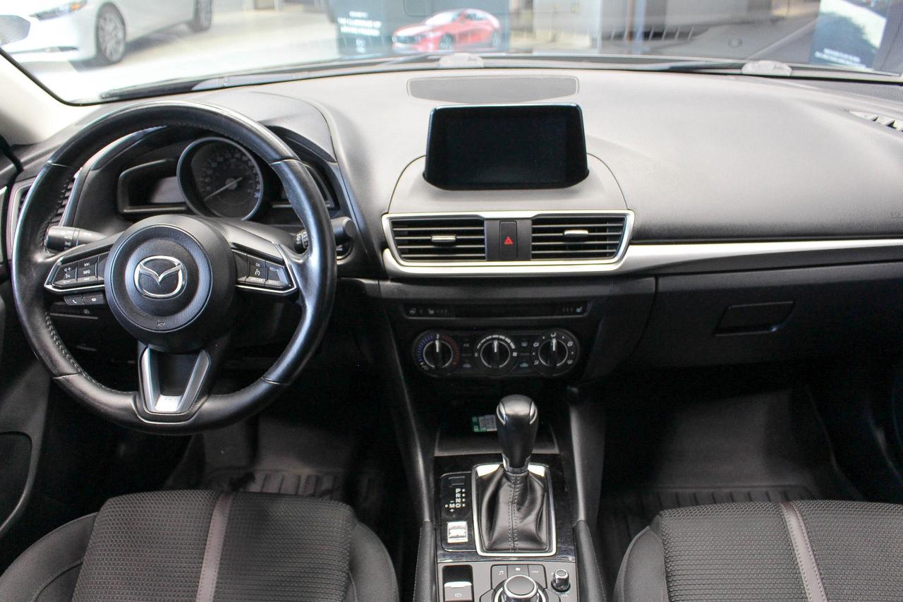 2018 Mazda MAZDA3 GS NAVIGATION - CLOTH UPHOLSTERY - HEATED FRONT SEATS/STEERING WHEEL Photo