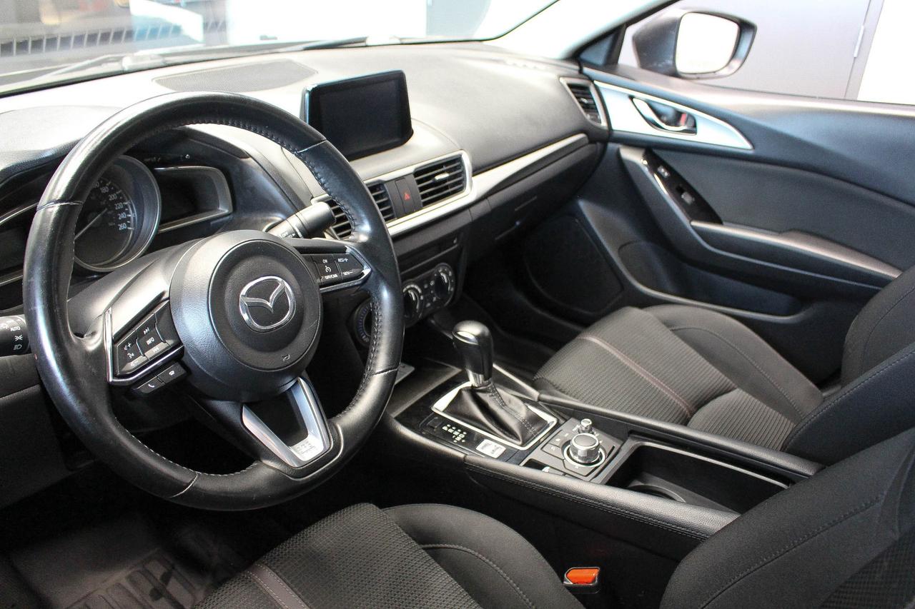 2018 Mazda MAZDA3 GS NAVIGATION - CLOTH UPHOLSTERY - HEATED FRONT SEATS/STEERING WHEEL Photo