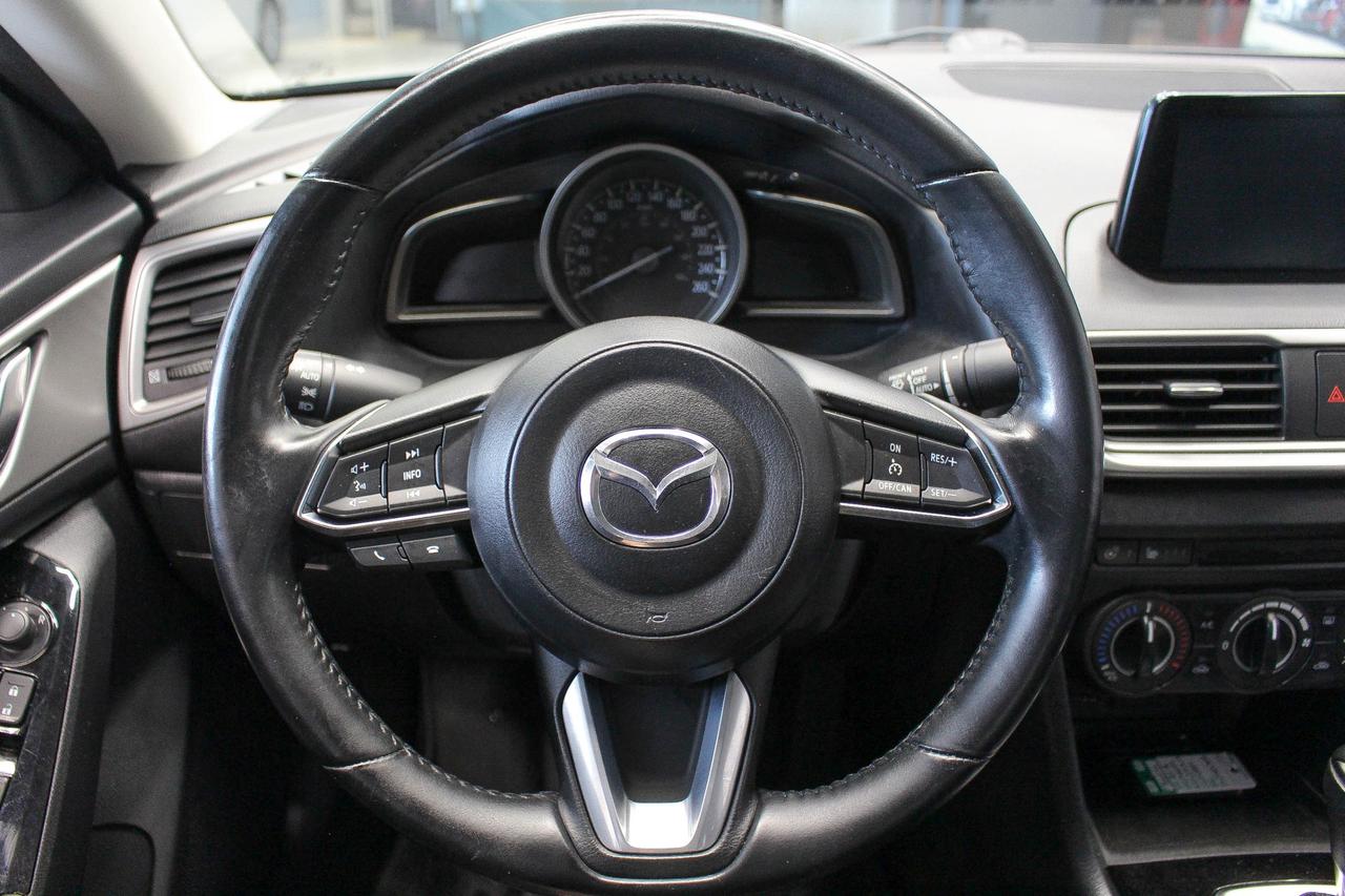 2018 Mazda MAZDA3 GS NAVIGATION - CLOTH UPHOLSTERY - HEATED FRONT SEATS/STEERING WHEEL Photo