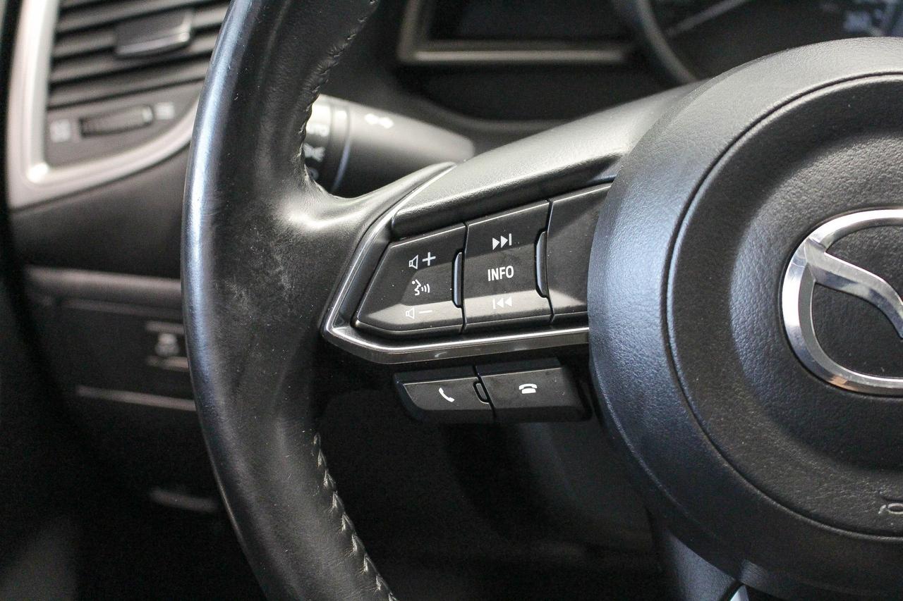 2018 Mazda MAZDA3 GS NAVIGATION - CLOTH UPHOLSTERY - HEATED FRONT SEATS/STEERING WHEEL Photo