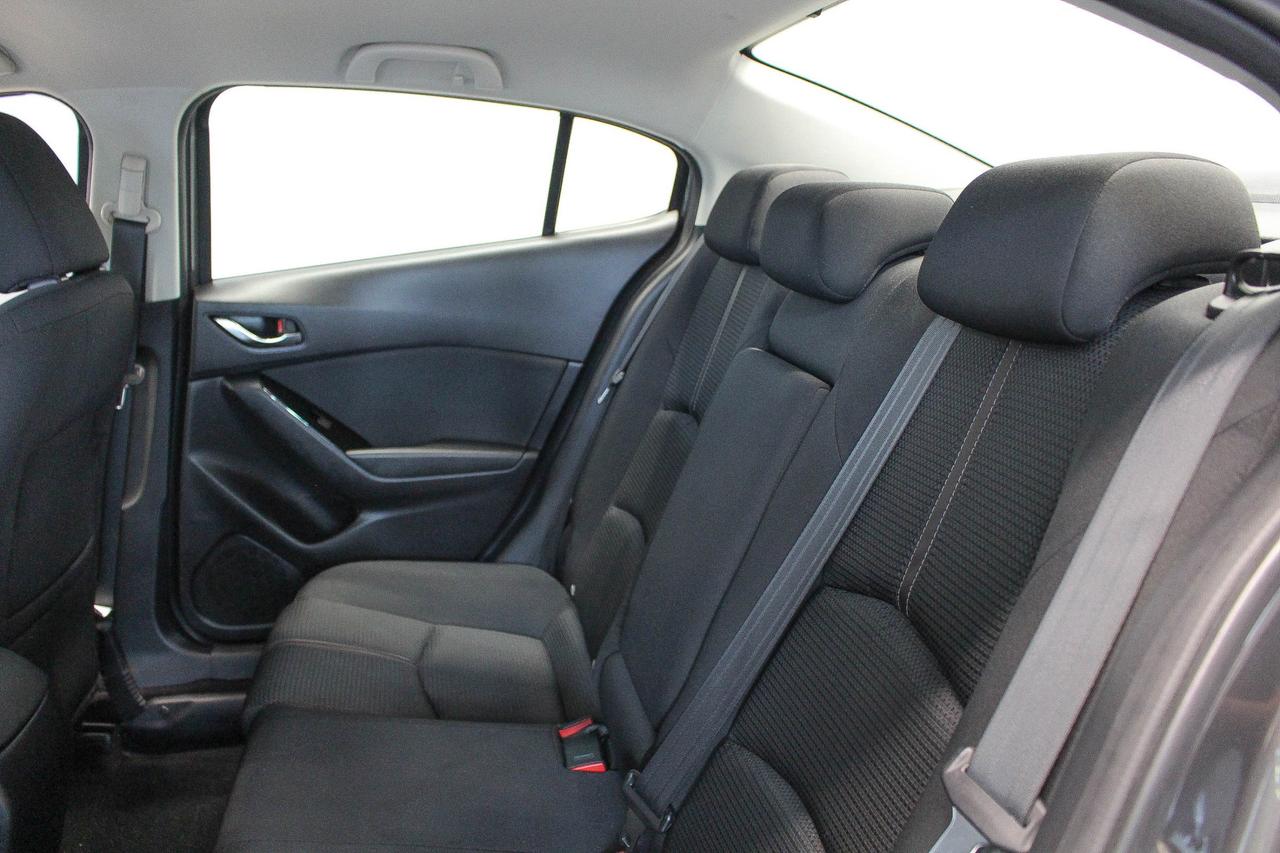 2018 Mazda MAZDA3 GS NAVIGATION - CLOTH UPHOLSTERY - HEATED FRONT SEATS/STEERING WHEEL Photo