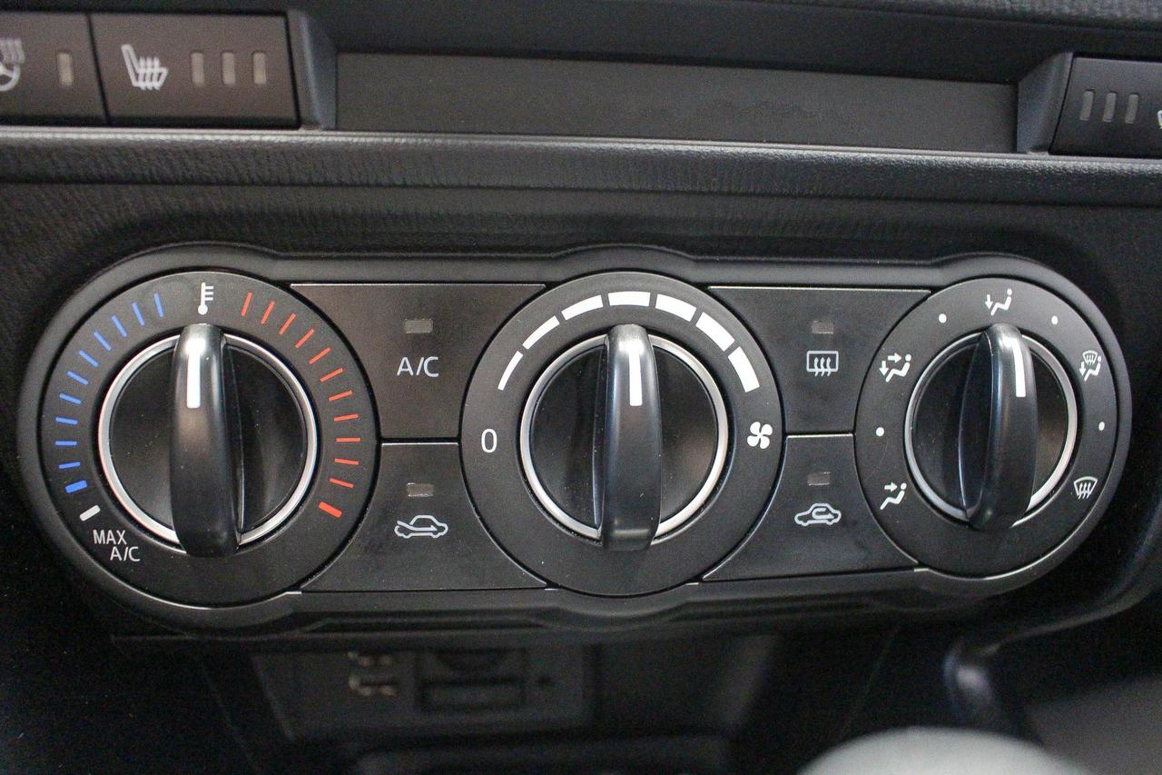 2018 Mazda MAZDA3 GS NAVIGATION - CLOTH UPHOLSTERY - HEATED FRONT SEATS/STEERING WHEEL Photo