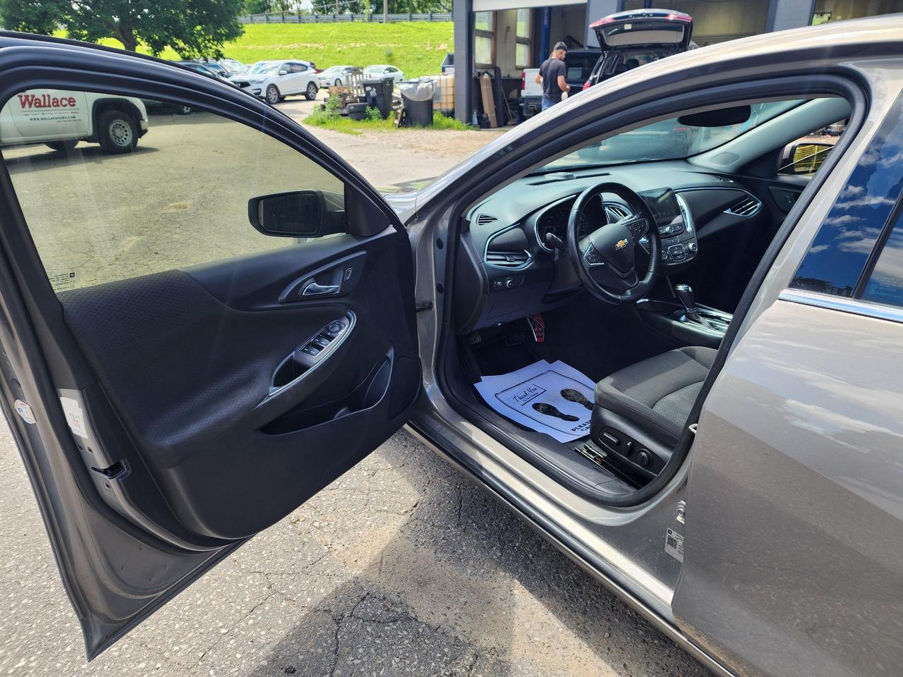 2018 Chevrolet Malibu LT l Bluetooth l Remote Start l Fuel Efficient l Photo