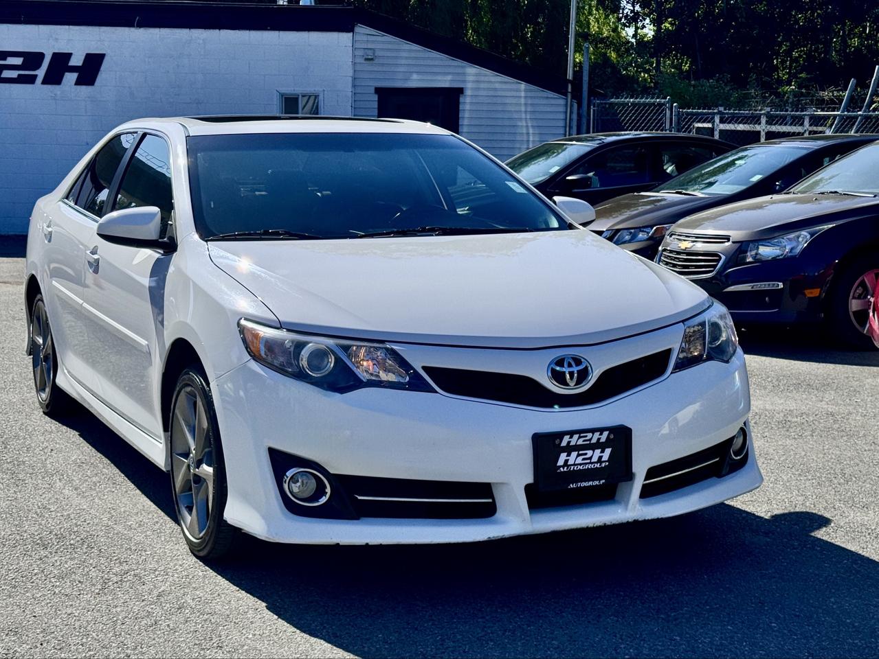 2014 Toyota Camry FINANCING AVAILABLE Photo3