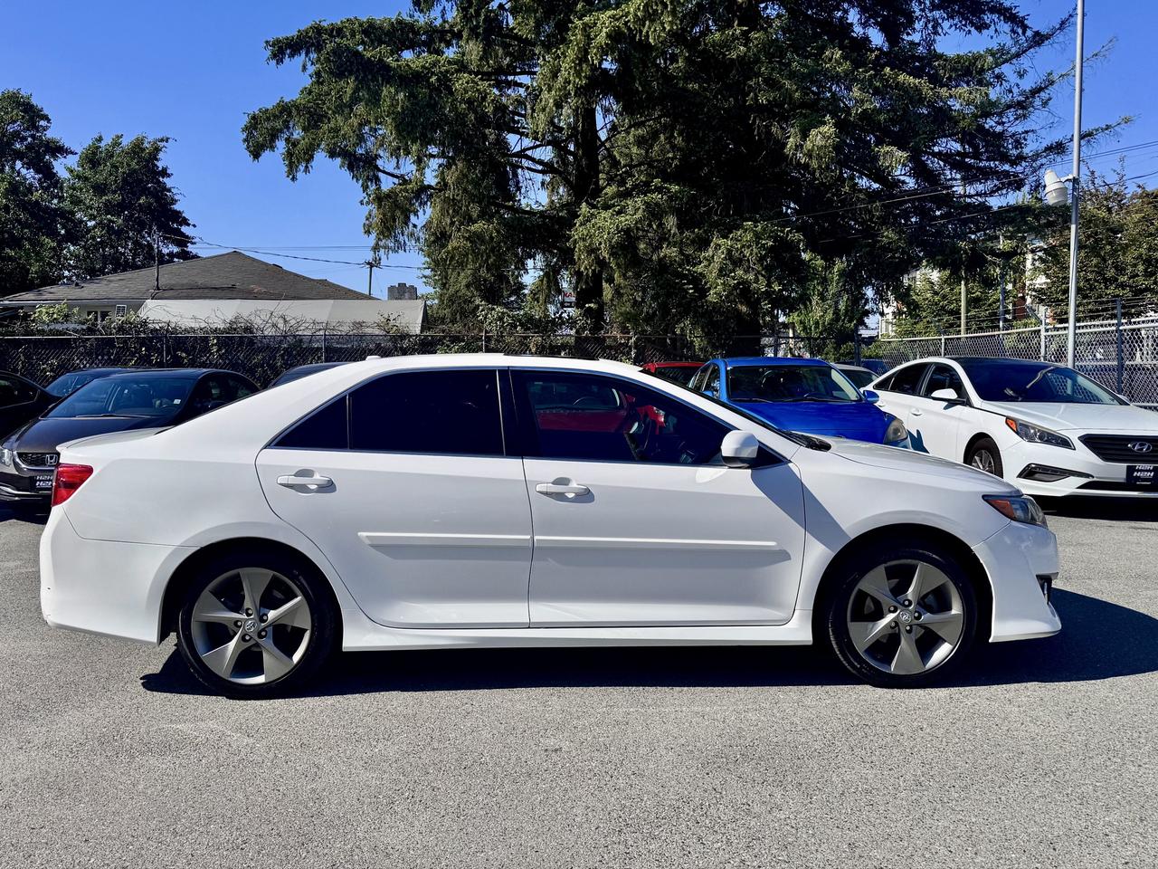 2014 Toyota Camry FINANCING AVAILABLE Photo4