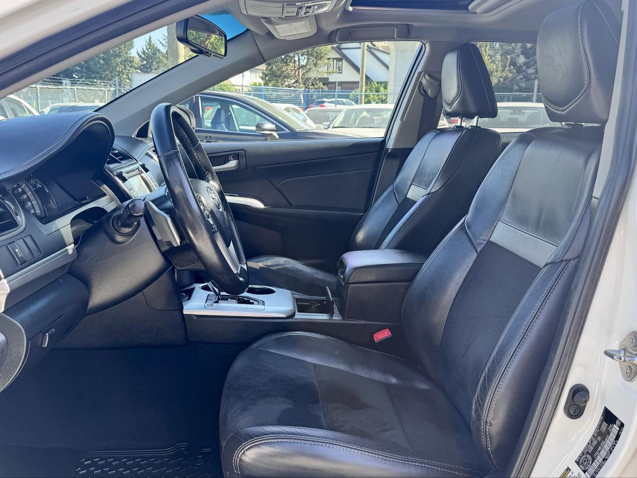 2014 Toyota Camry FINANCING AVAILABLE Photo9