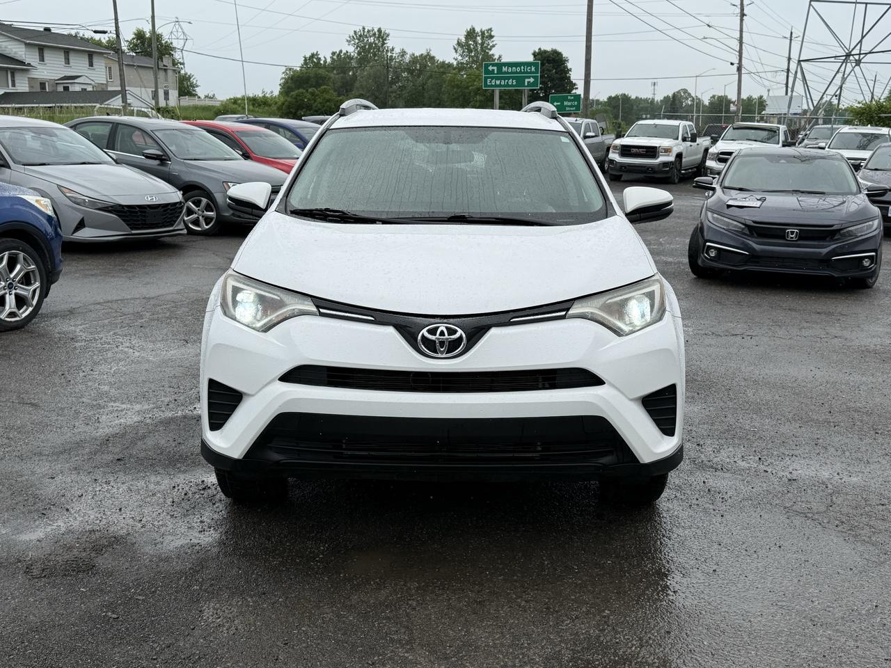 2016 Toyota RAV4 LE Photo