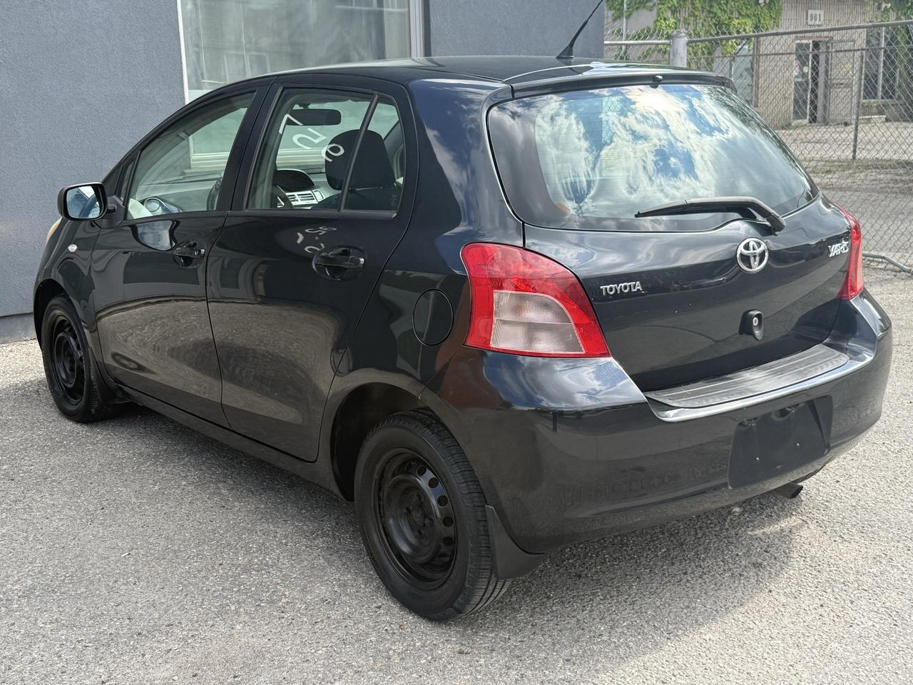 2007 Toyota Yaris LE Photo