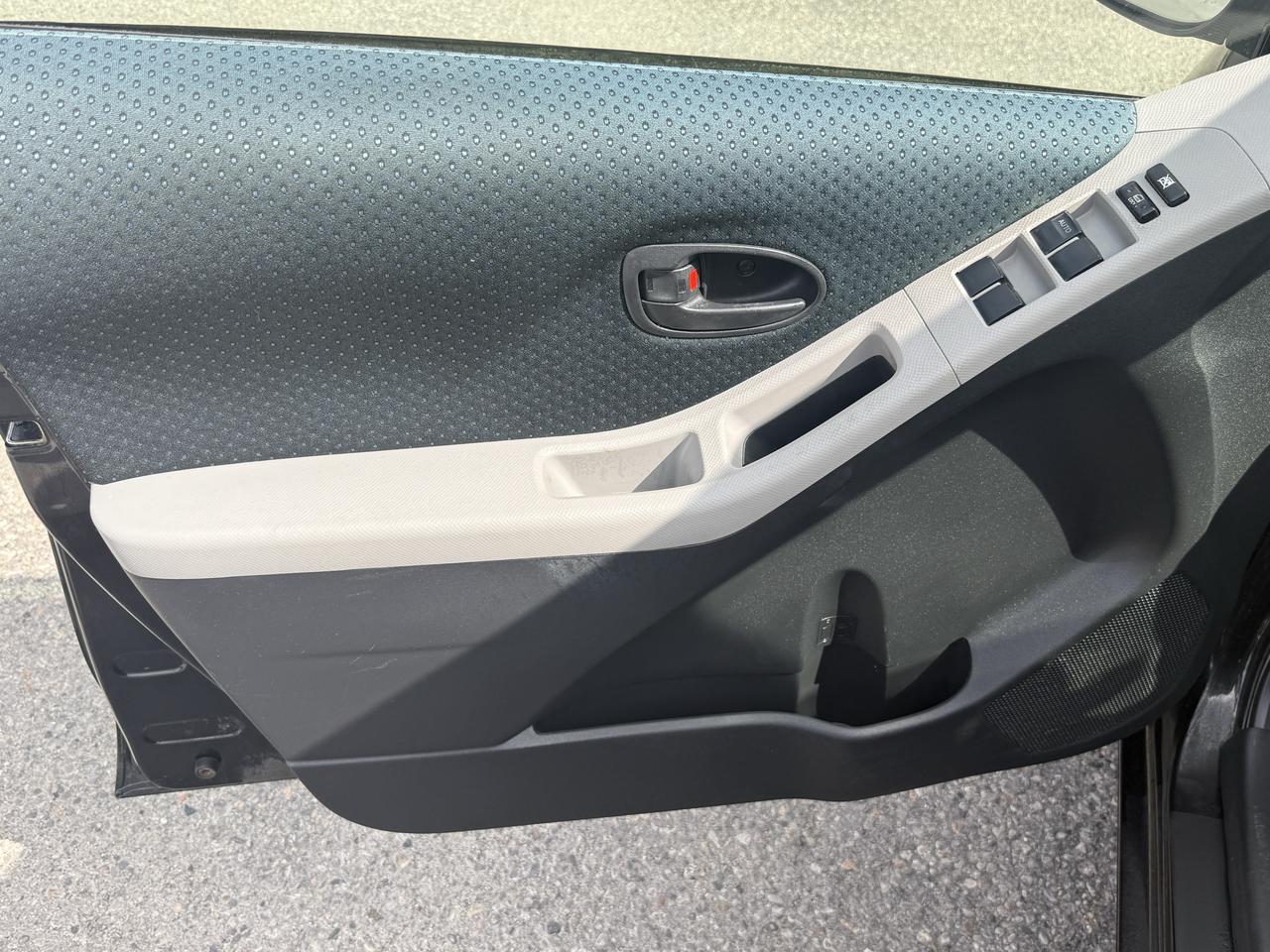 2007 Toyota Yaris LE Photo