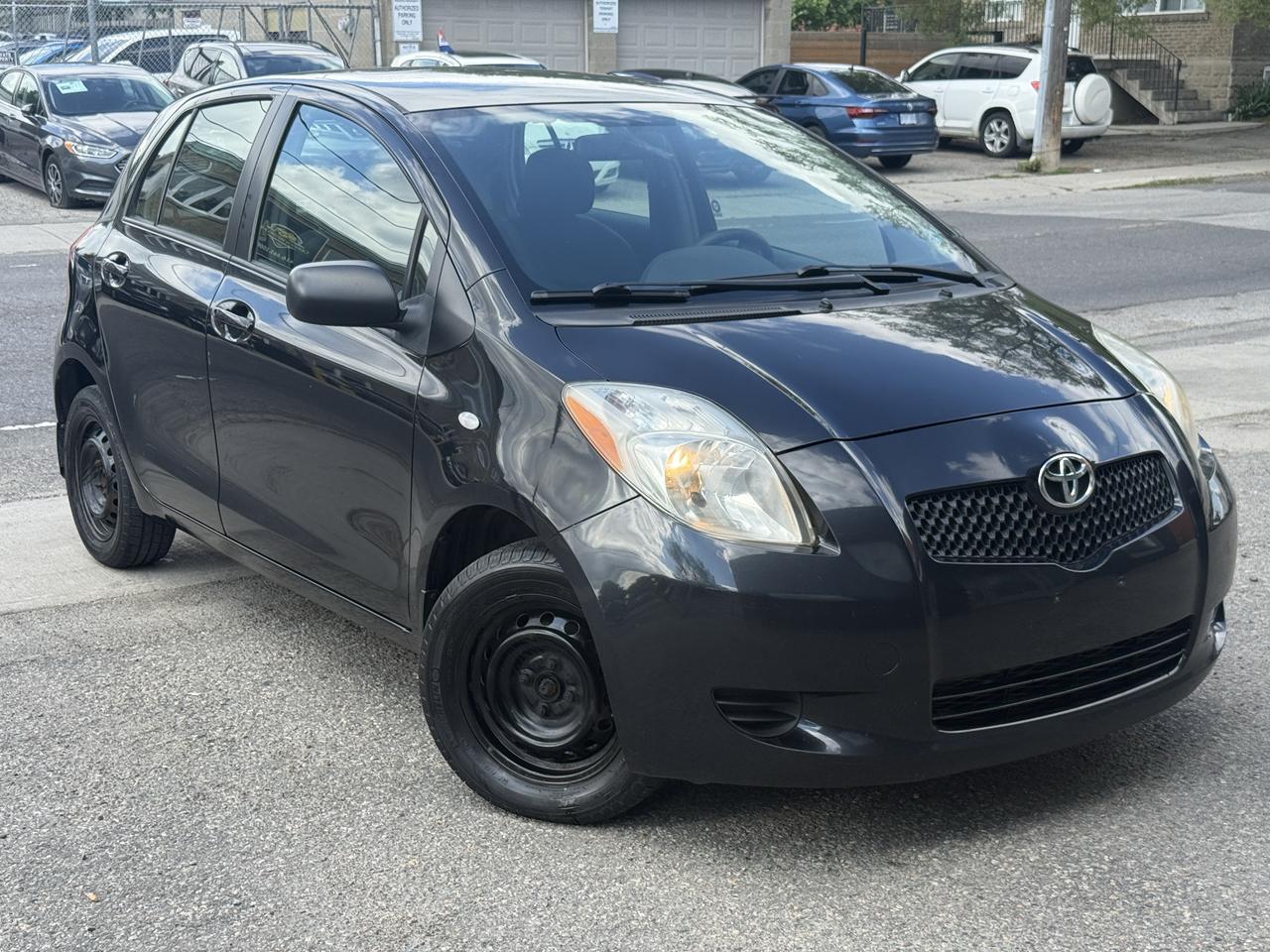 2007 Toyota Yaris LE Photo2