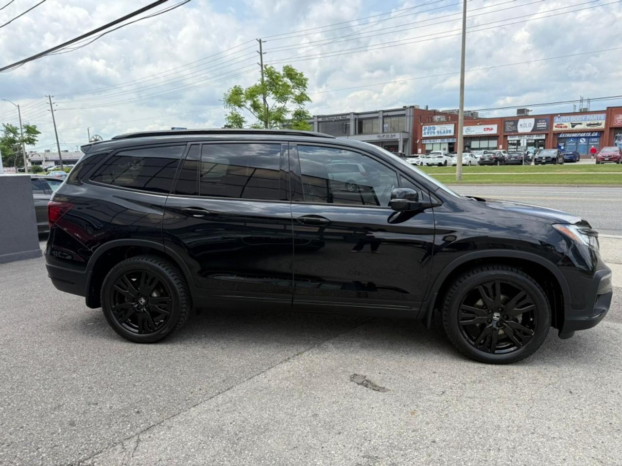 2022 Honda Pilot BLACK EDITION /AWD V6 /LEATHER /NAVIGATION /7-SEAT - Photo #4
