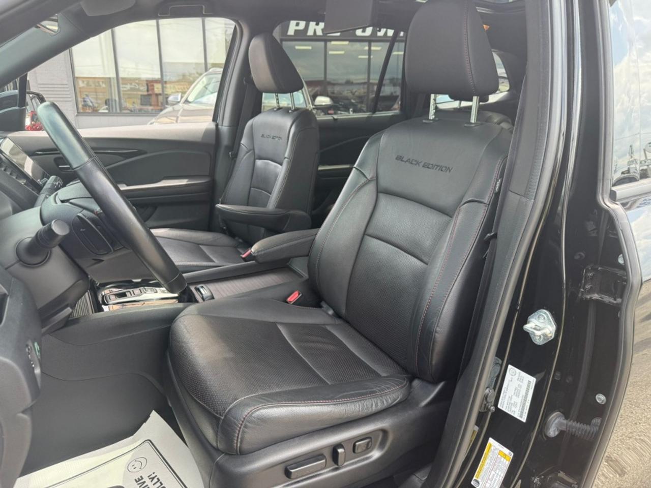 2022 Honda Pilot BLACK EDITION /AWD V6 /LEATHER /NAVIGATION /7-SEAT Photo