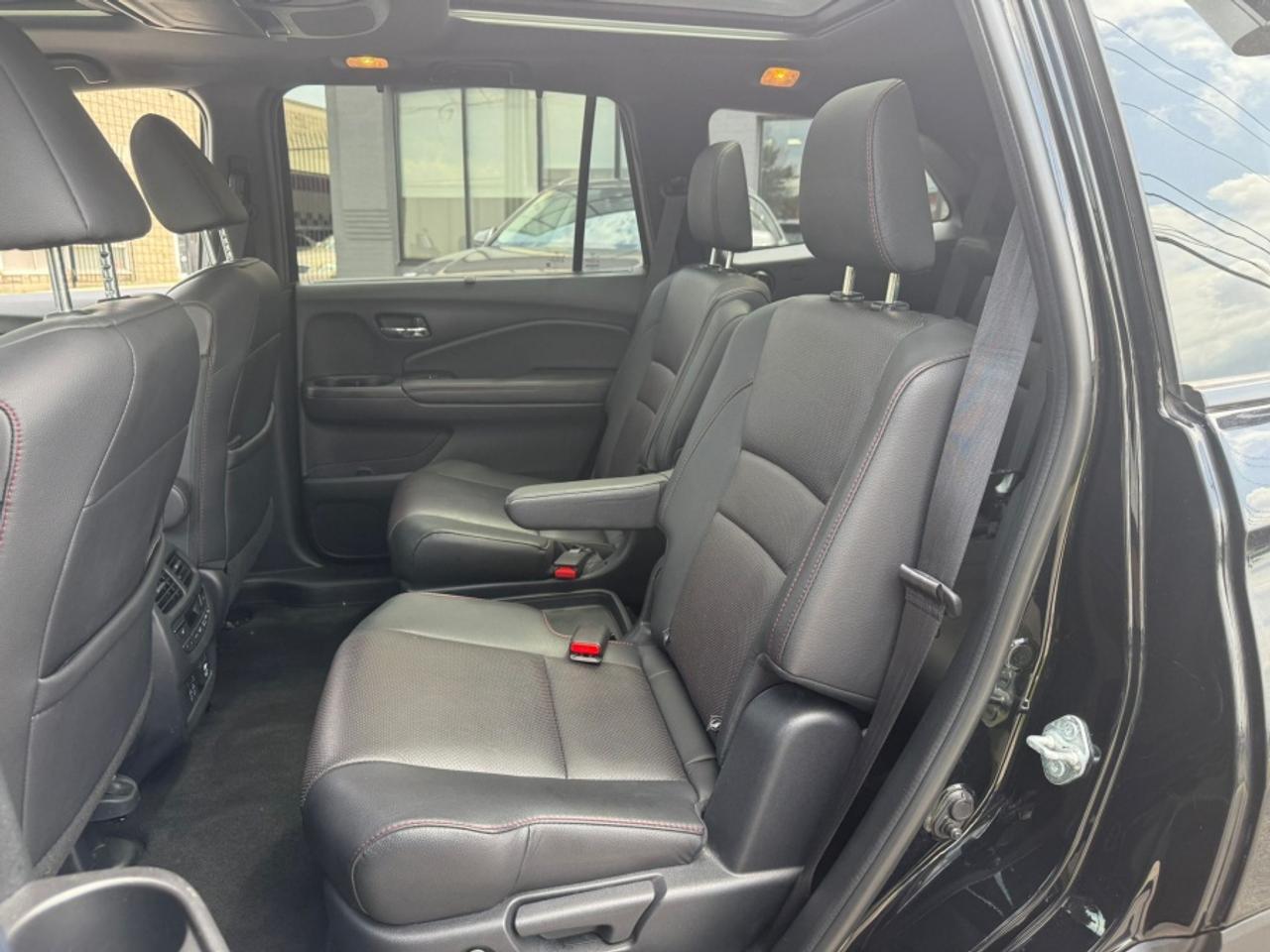 2022 Honda Pilot BLACK EDITION /AWD V6 /LEATHER /NAVIGATION /7-SEAT Photo