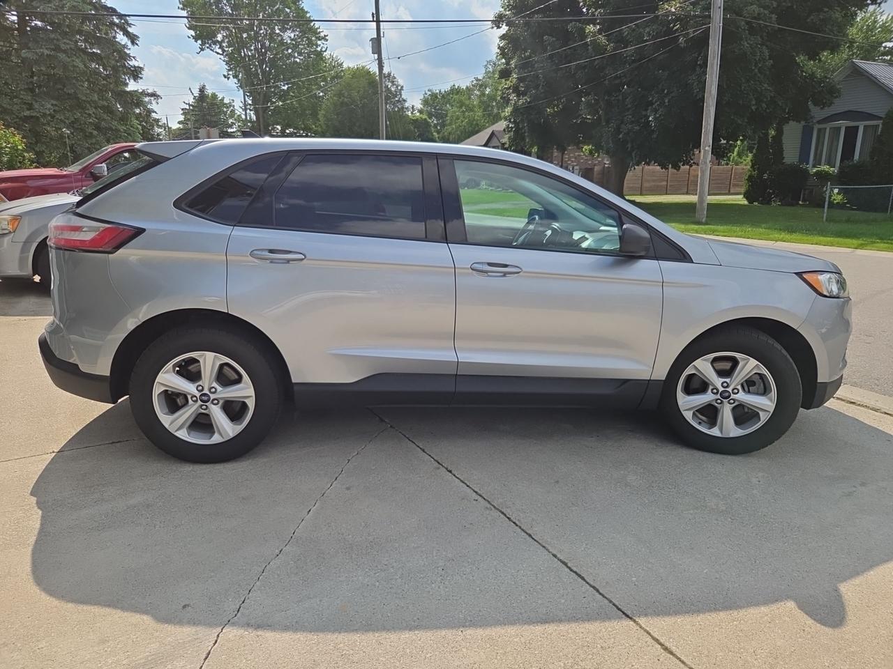 2021 Ford Edge SE Photo