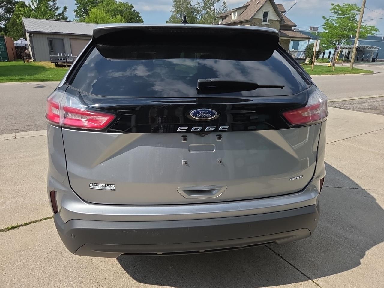 2021 Ford Edge SE Photo