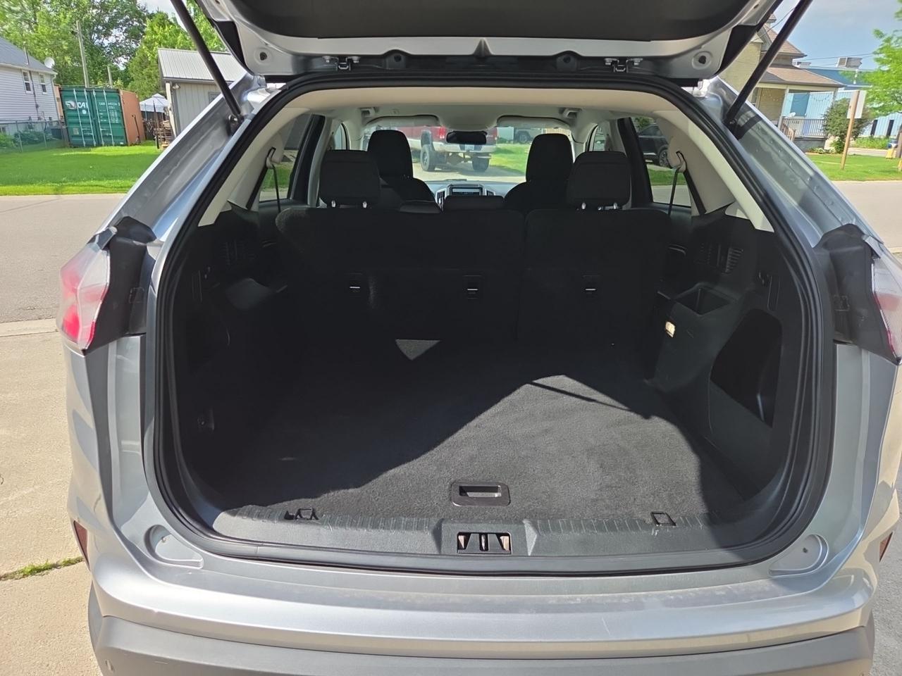 2021 Ford Edge SE Photo