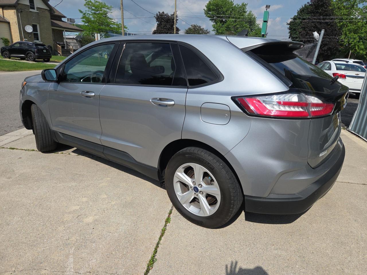 2021 Ford Edge SE Photo