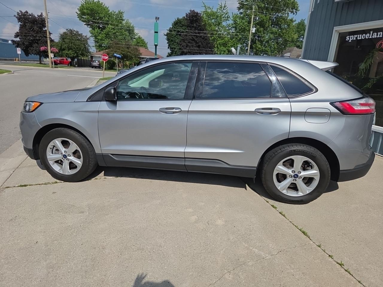 2021 Ford Edge SE Photo