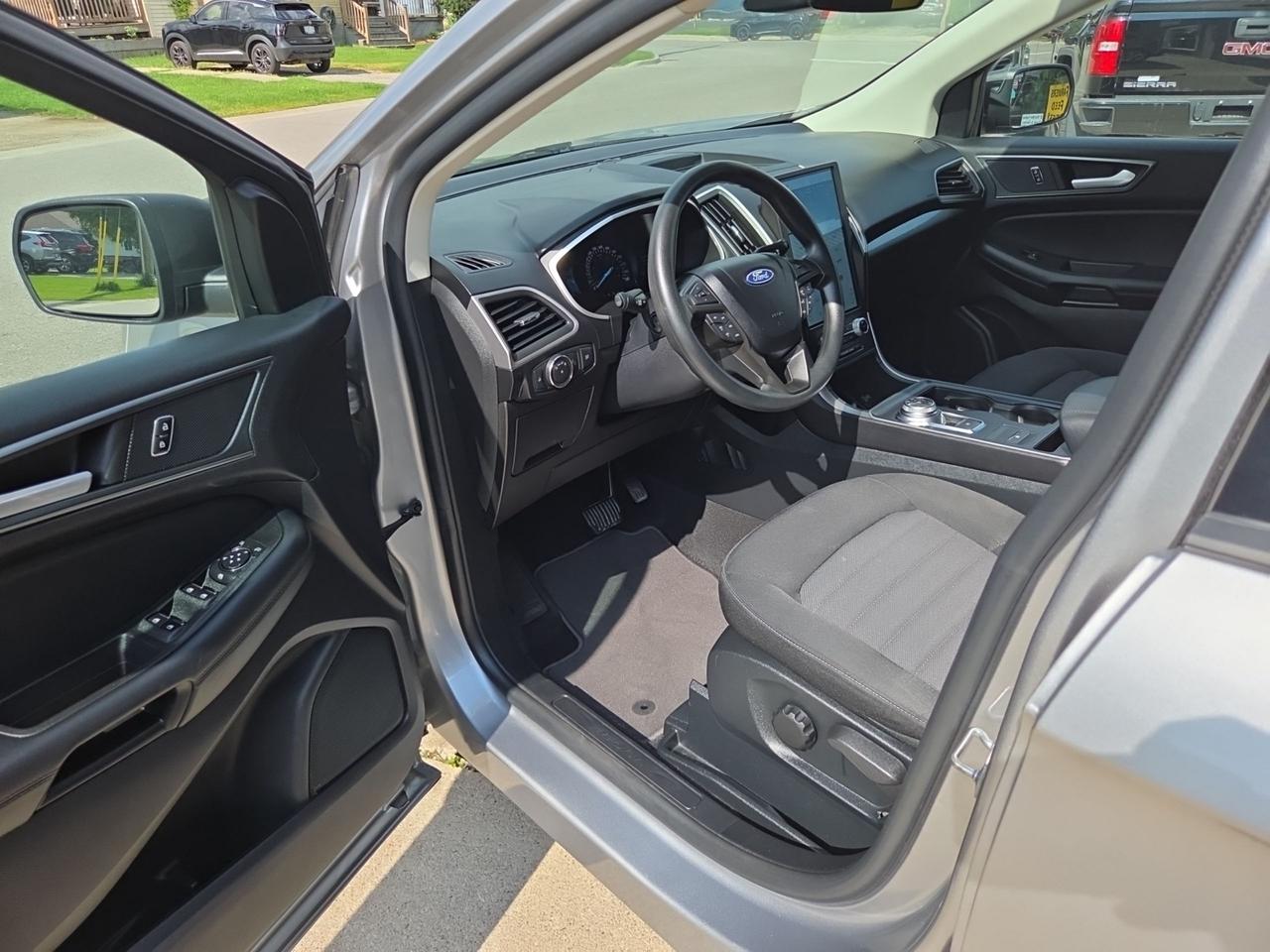 2021 Ford Edge SE Photo