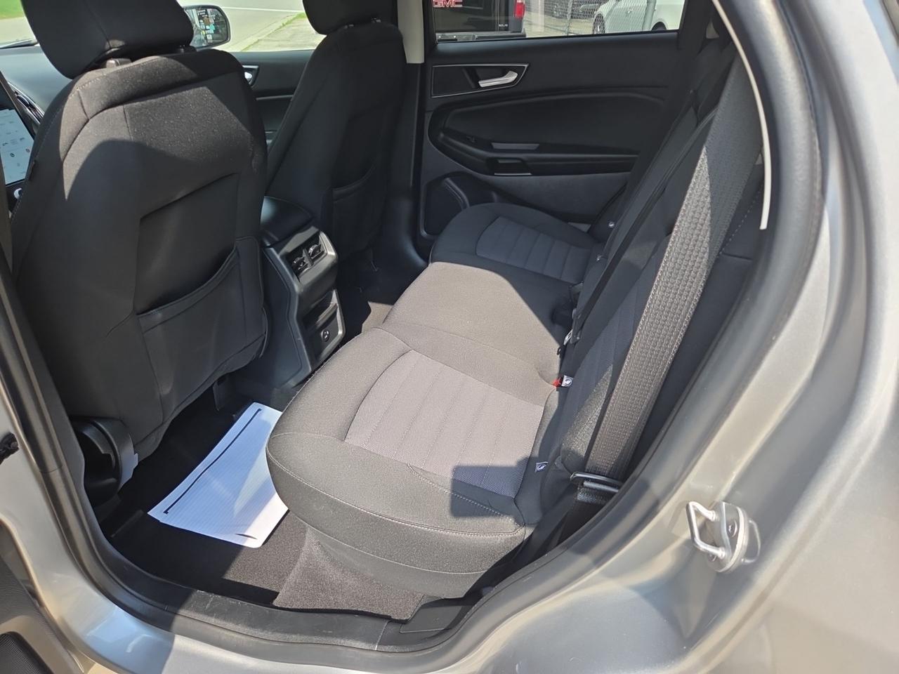 2021 Ford Edge SE Photo