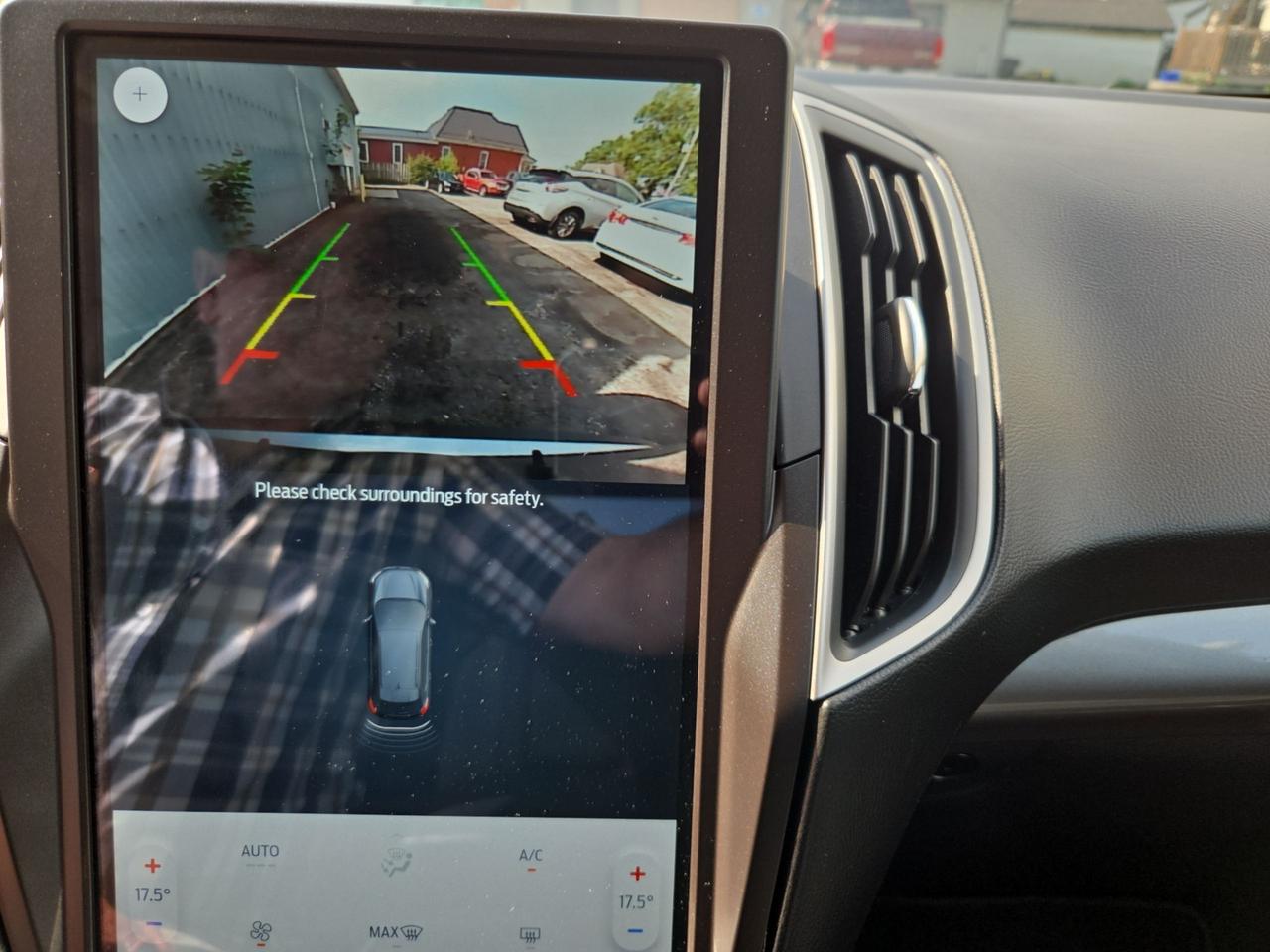2021 Ford Edge SE Photo