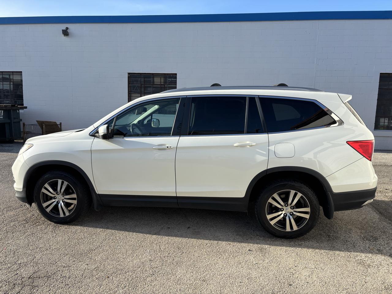 2017 Honda Pilot EX-L - Photo #5