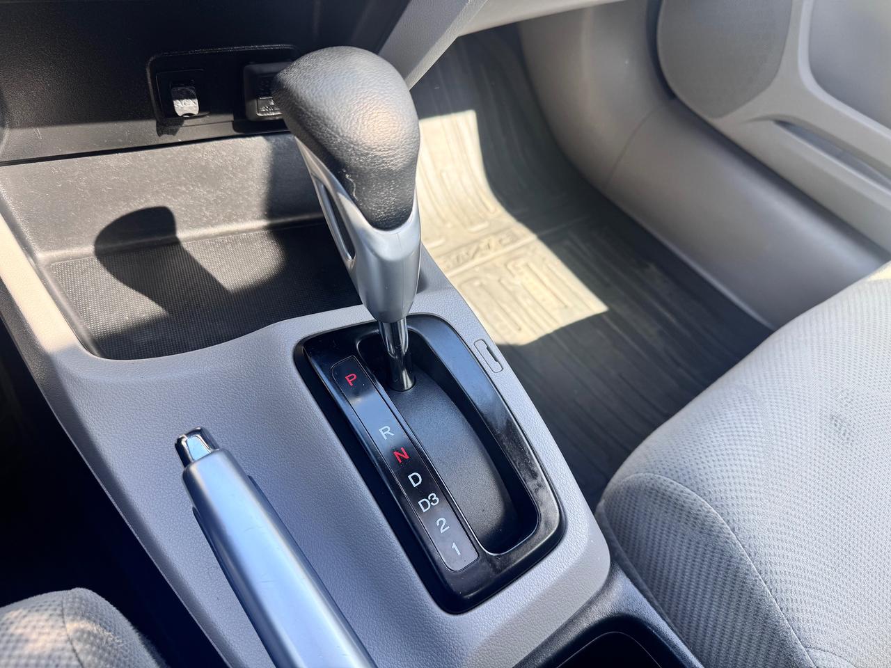 2012 Honda Civic FINANCING AVAILABLE Photo12