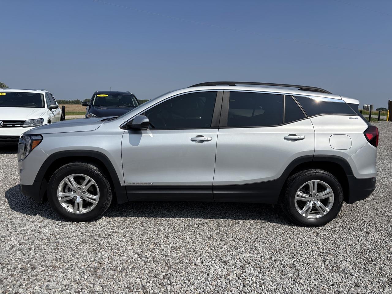2022 GMC Terrain SLE ~CLEAN CARFAX~ALLOYS~CARPLAY~ Photo