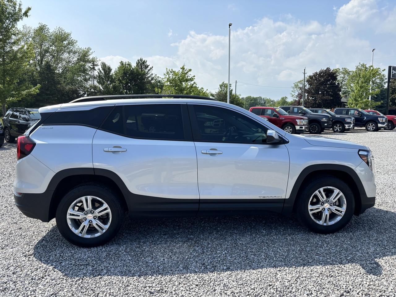 2022 GMC Terrain SLE ~CLEAN CARFAX~ALLOYS~CARPLAY~ Photo